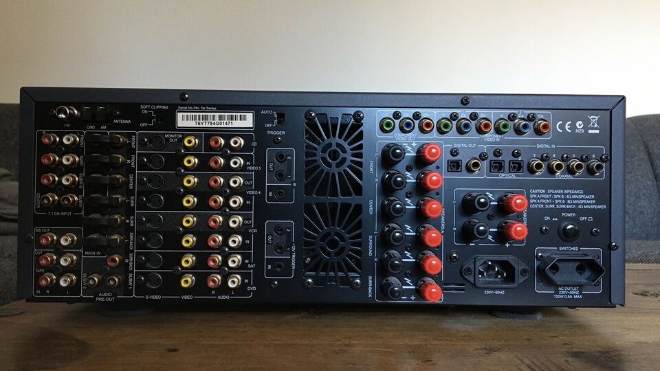 NAD T754 Amplifier